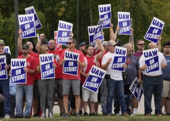 GM union workers ratify UAW deal following contentious vote
