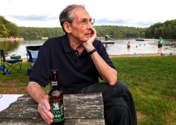 Jerry Doolittle, who wrote White House jokes and murder mysteries, dies at 90