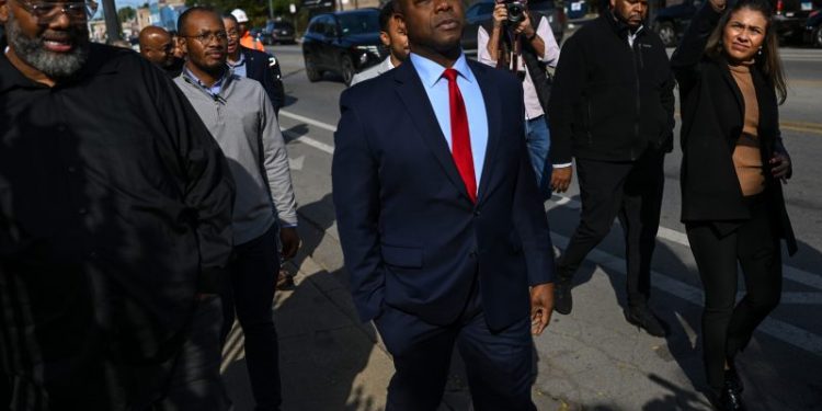 Calls, texts, candidate chats: Trump’s rivals chase support after Scott exits