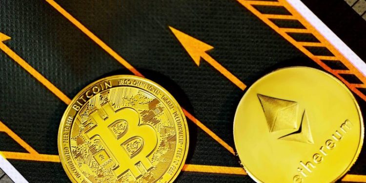 Coinbase Announces Spot Crypto Trading for Non-US Investors