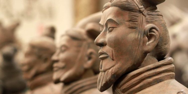 China’s Ministry of Industry Aims to Foster NFT and Dapp Growth Despite Crypto Ban