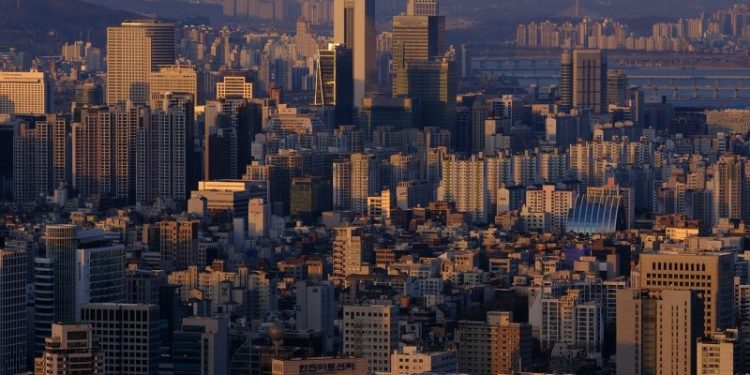 Gary Gensler Set to Hold Crypto Regulation Talks with Head of South Korea’s Financial Regulator: Report