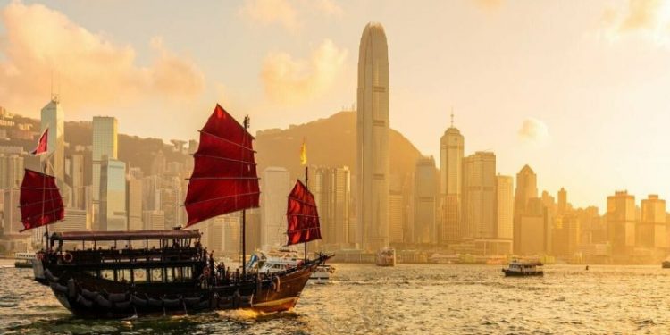 Hong Kong Financial Regulator Prepared to Accept Applications for Spot Crypto ETFs
