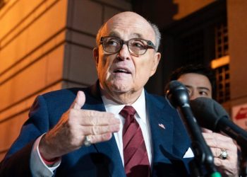 Ga. poll worker describes harrowing threats in Giuliani defamation trial