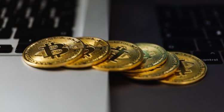 What is the difference between an online casino and a crypto casino