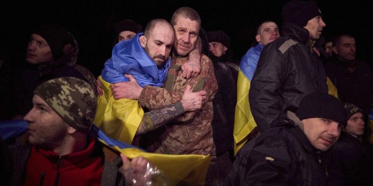 Ukraine and Russia carry out largest prisoner exchange since beginning of the war