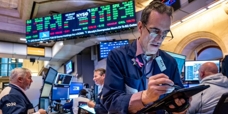 S&P 500 hits all-time high, surpassing previous record set in 2022