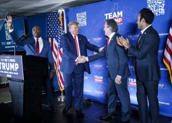 Trump aims for decisive blow in N.H. as GOP opposition pins hopes on Haley