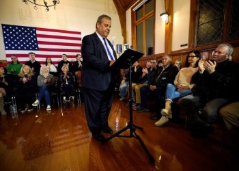 Christie’s exit scrambles race, gives hope to anti-Trump forces in N.H.