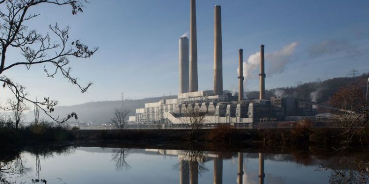 US climate pollution fell in 2023 as country shutters coal-fired power plants, new data shows