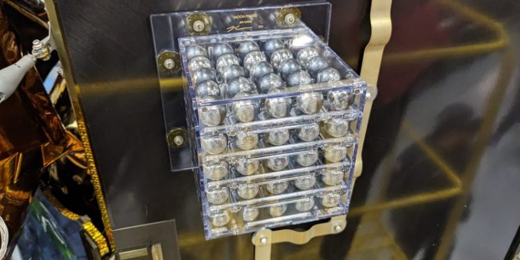 Artist Jeff Koons’ Sculpture Becomes First ‘Authorized’ to Land on the Moon, Launches Matching NFTs