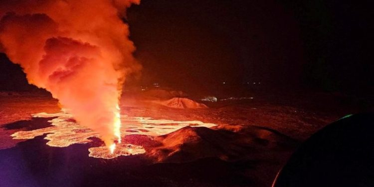 Iceland volcano erupts again, molten rocks spew from fissures