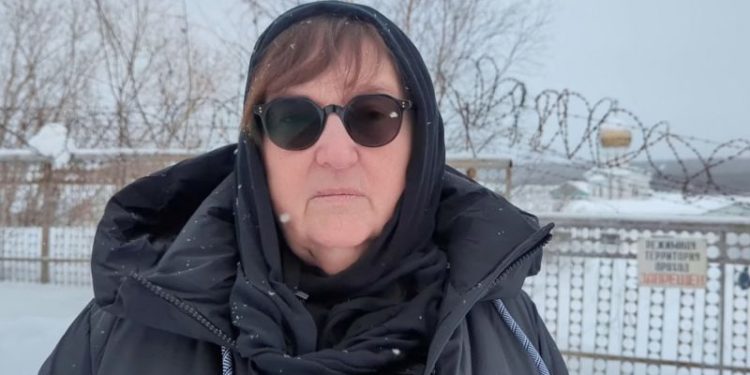Mother of Kremlin critic Alexey Navalny says she has seen his body, is being pressured to hold secret funeral