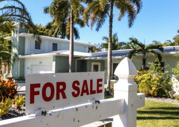 Mortgage rates jump back over 7% as stronger economic data rolls in