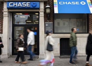 Chase customers sue over fees for depositing checks that bounce
