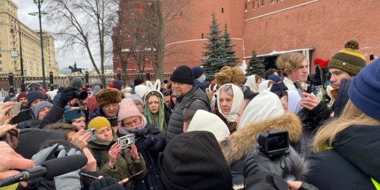 Dozens of journalists detained in Moscow as military wives protest mobilization