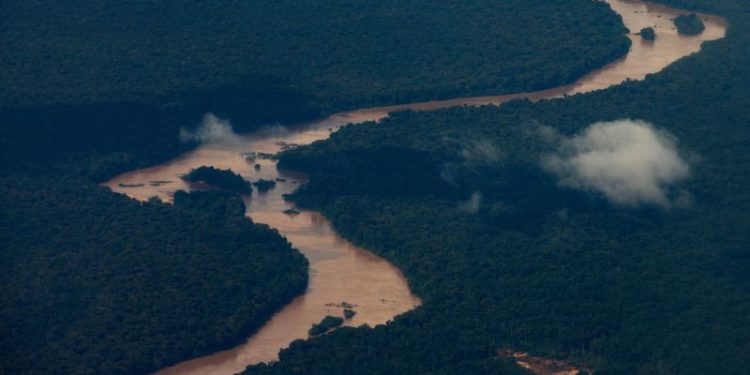 Venezuela builds forces near border with Guyana despite agreement to de-escalate