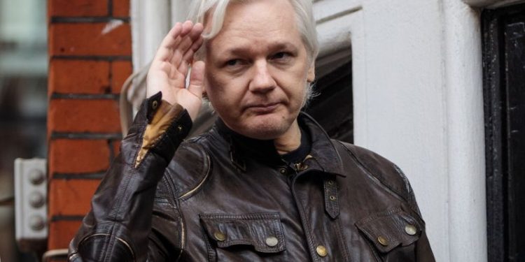 Julian Assange makes last-ditch attempt in UK court to avoid extradition to the US