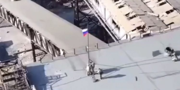 Russia raises its flag in Avdiivka, then presses the advantage on a vulnerable Ukraine
