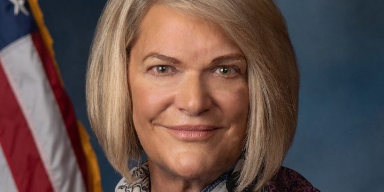 Pro-Bitcoin Senator Cynthia Lummis Leads Push for Stablecoin Regulation: A Look at the Bill and Its Impact