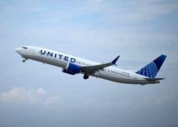 United to pause pilot hiring, citing Boeing’s delivery delays