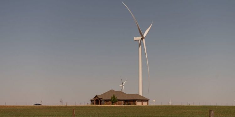 How much are wind turbines dragging down home values? A new study has surprising answers