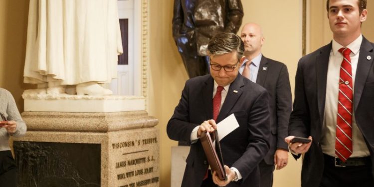 Congress passes short-term funding extension to avert government shutdown