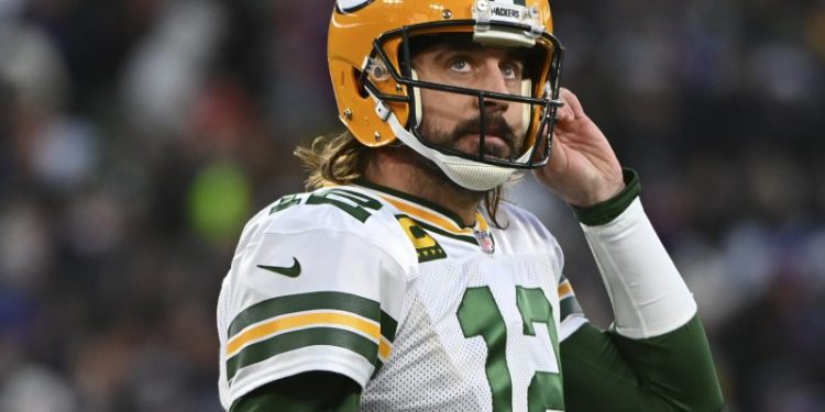 Aaron Rodgers on politics: ‘I’m laughing at both sides’