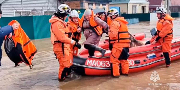 Russian dam bursts forcing thousands to evacuate in flood-hit southern region