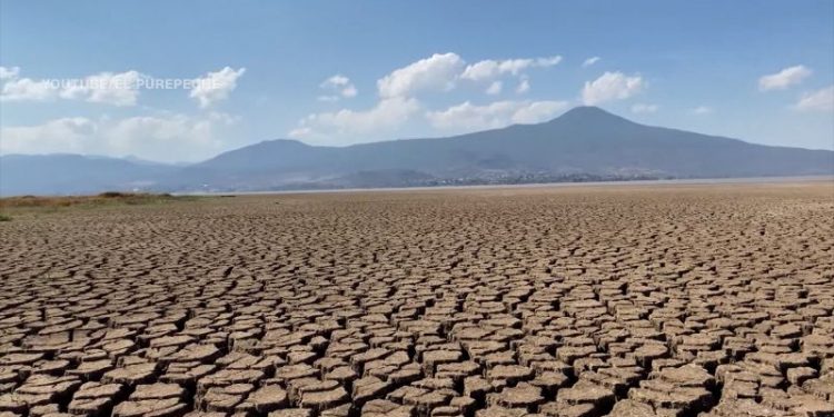 A lake in Mexico’s ‘magical town’ is disappearing. Authorities blame drought, and theft