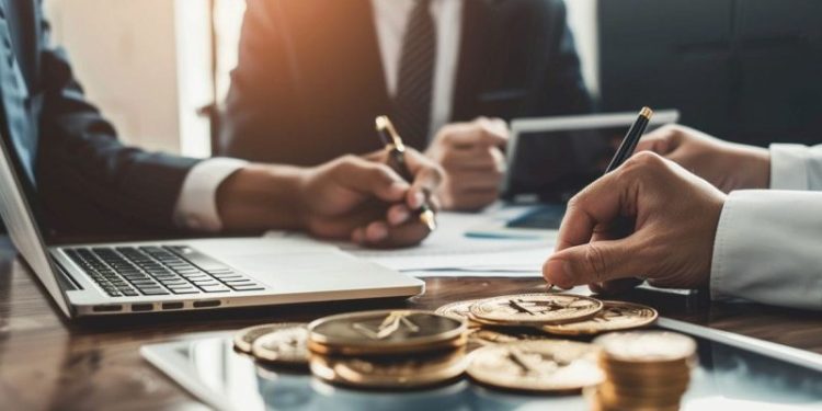 Financial Advisors Reluctant to Discuss Crypto with Clients Due to Legal Concerns, Survey Finds