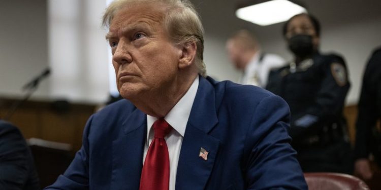 How Trump reacted to seeing Stormy Daniels for the first time in years