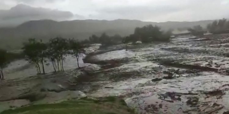 Children pulled from mud as hundreds die in severe flooding in Afghanistan