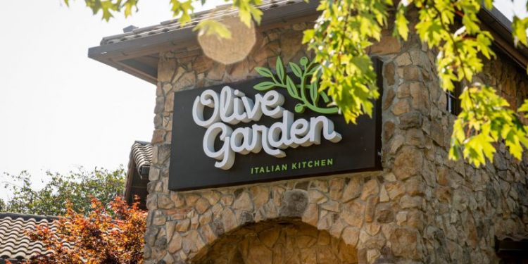 LongHorn up, Olive Garden down: Darden earnings hint at dinings sales drag