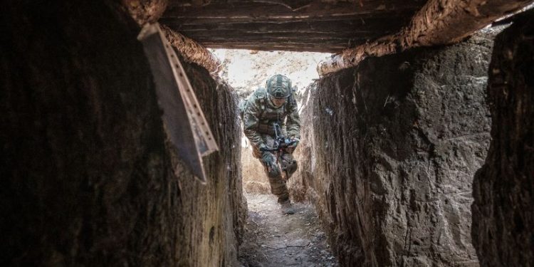 Russia creeps toward key eastern Ukrainian supply city