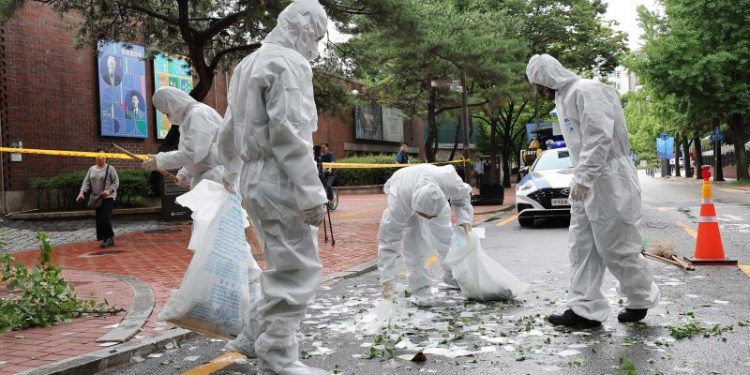 North Korea’s trash balloons fall near South’s presidential office