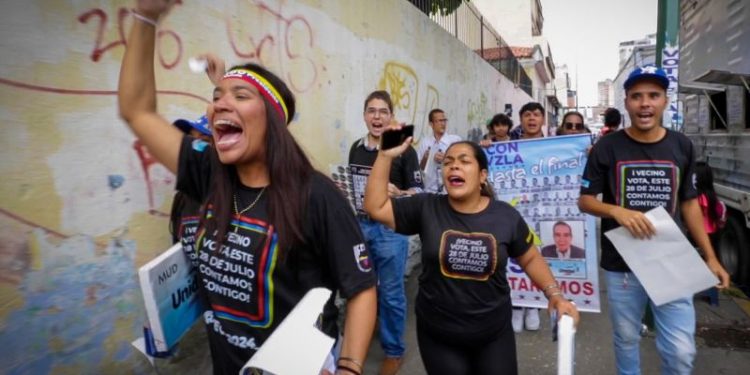 Young Venezuelan opposition voters prepare to leave the country if Maduro is reelected