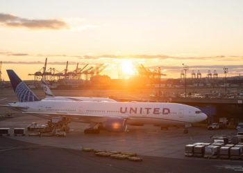 U.S. airlines cool hiring after adding 194,000 employees in post-Covid spree