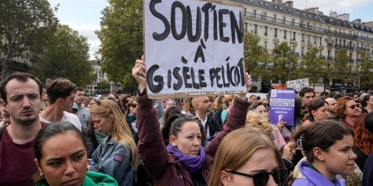 Hundreds gather in France in support of Gisèle Pélicot and all rape victims
