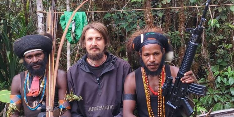 New Zealand pilot Phillip Mehrtens freed after more than 18 months in captivity in Indonesia’s Papua