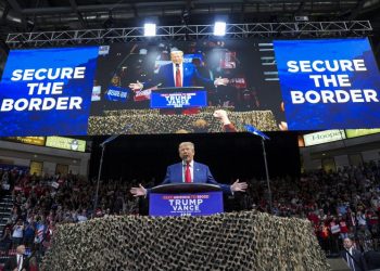 In Arizona, Trump pitches ideas to attract more Border Patrol agents