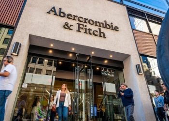 Abercrombie expects a strong holiday quarter as growth run continues