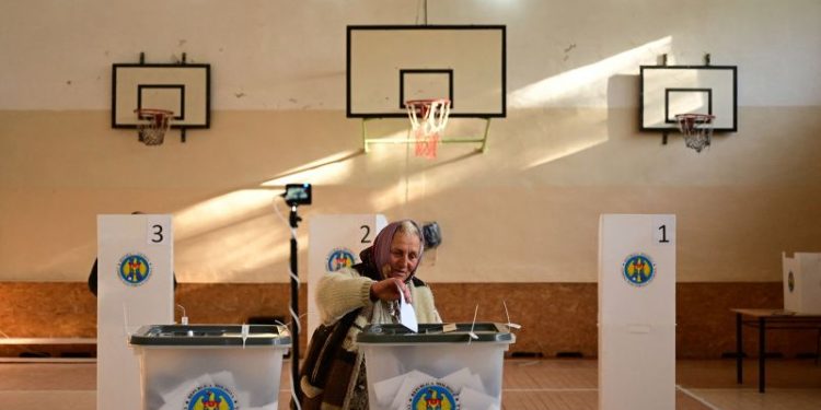 How Russian ‘dirty money’ risks rigging Moldova’s presidential election