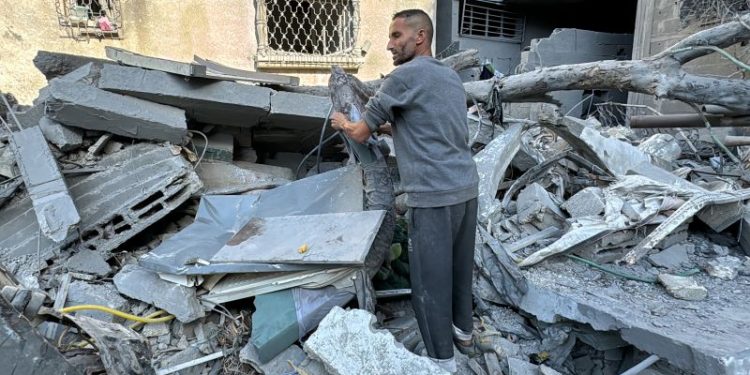 Israeli cabinet sanctions country’s oldest newspaper over critical coverage and publisher’s comments