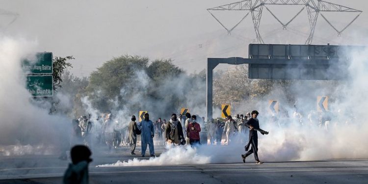 Pakistani police fire tear gas as thousands supporting Imran Khan arrive near capital