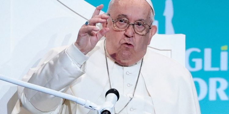 Pope Francis urges priests to guard against spirituality that stokes divisions