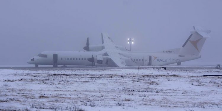 Passengers report flames as Air Canada flight suffers ‘suspected landing gear issue’ after landing