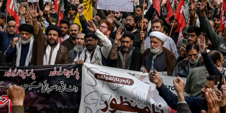 Death toll rises to 130 in northwest Pakistan sectarian violence, officials say