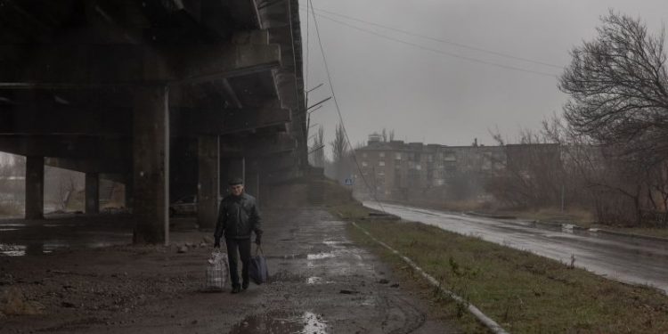 Russian forces less than 2 miles from key Ukrainian city of Pokrovsk