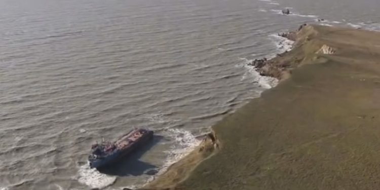 Russia’s Black Sea beaches flooded with oil from wreck of tankers
